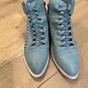 Mi.iM Green Ankle Boots with Intricate Lacing and White Sole